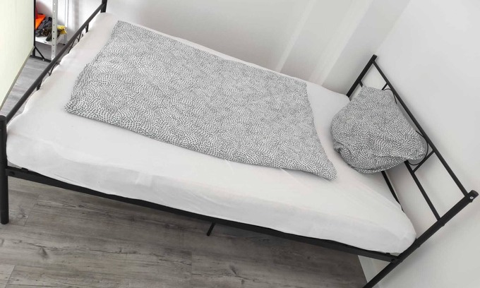 Zeitz Apartment | Cozy Rooftop Apartment for 5 with Breakfast & Pet-Friendly