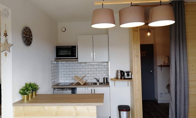Montclar Apartment | Cozy Pied des Pistes Apartment with Lake View & Breakfast