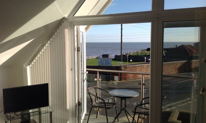 Mundesley Apartment | Stunning Sea View Apartment with Pool and Vaulted Ceilings