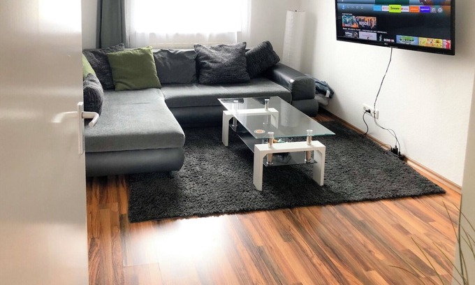 Untermeiderich Apartment | Cozy Apartment with Streaming Services for Family Fun