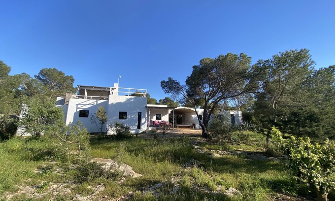 Formentera House | Architect-Designed Retreat with Spa and Pet-Friendly Amenities