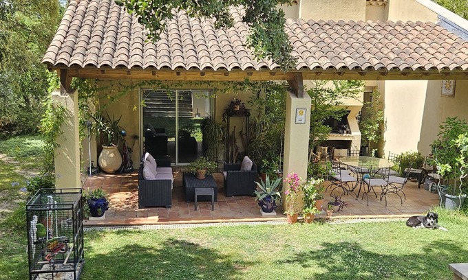 Saze Villa | Architect-Designed Villa with Pool Near Avignon's Nature