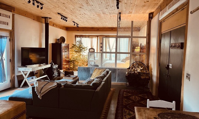 Ranchos De Taos Apartment | Artistic Studio Retreat with Scenic Views & Pool Access