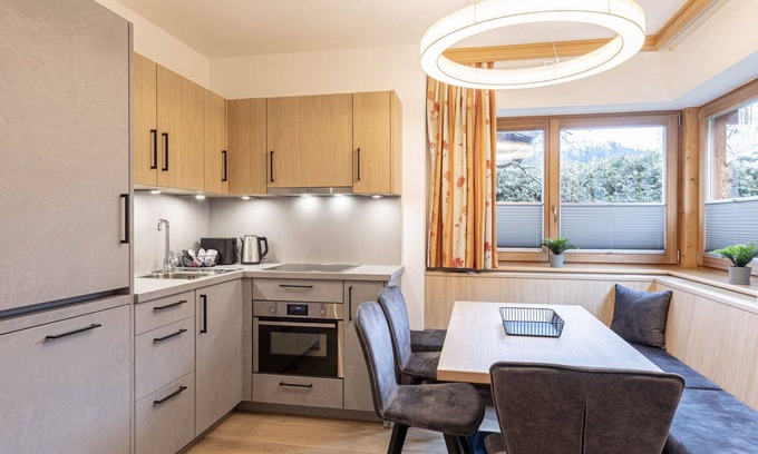Reith bei Kitzbuehel Apartment | Cozy Apartment for 5 with Hot Tub, Balcony & Pet-Friendly