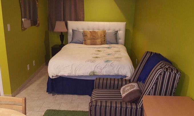 Sudbury Villa | Modern Bachelor Apartment in City Center - Pet Friendly Stay