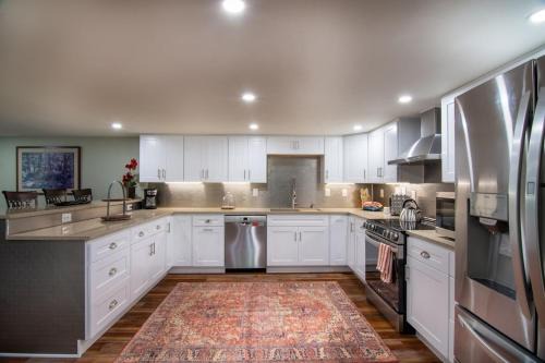 Camas House | Inviting Basement Retreat with Private Patio & Family-Friendly