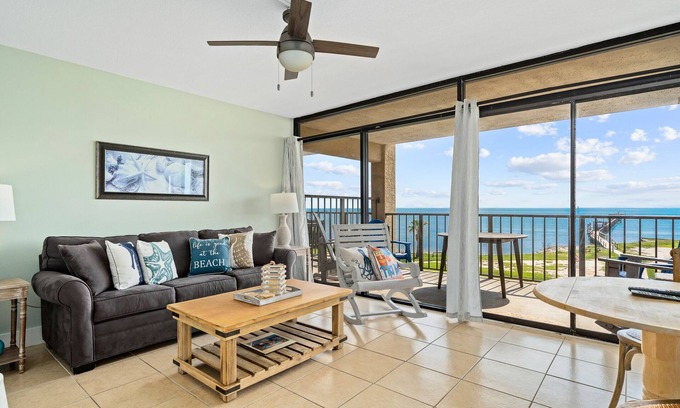 Rockport Condo | Scenic Bay View Getaway | Pool Access and Lighted Pier