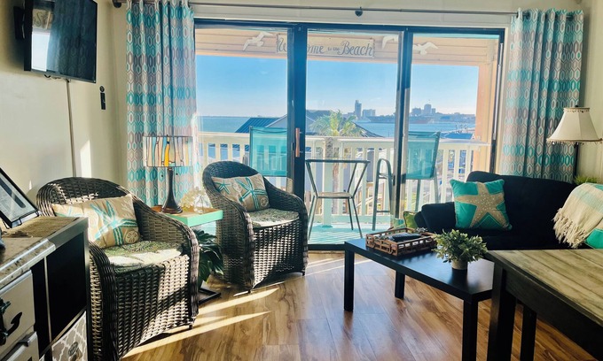 Corpus Christi Condo | Scenic Bayfront Water Retreat with Pool & Spa Amenities
