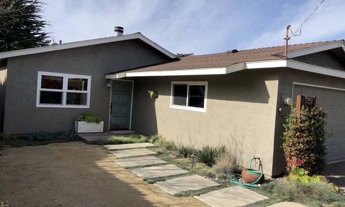 Baywood Park House | Cozy Bayside Retreat with Breakfast and Family-Friendly Perks