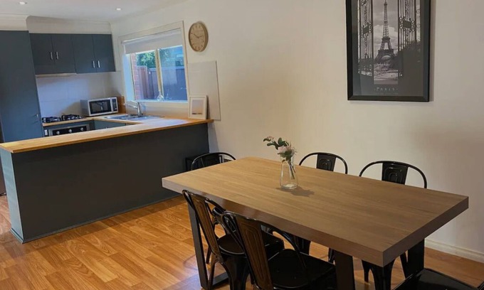 Bayswater House | Ideal Bayswater Retreat: Family-Friendly 3BR Home Awaits