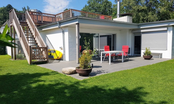 Sierksdorf House | Cozy Beach Bungalow Steps from the Ocean with High-Speed WiFi