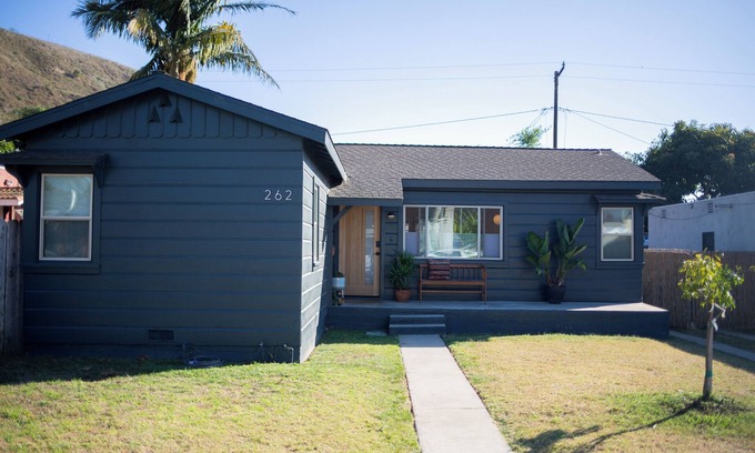 Ventura House | Beautiful Beach Bungalow