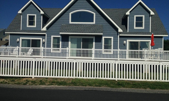 Town Bank House | Beachfront Bliss in Cape May: 10/10 Guest Rated Getaway