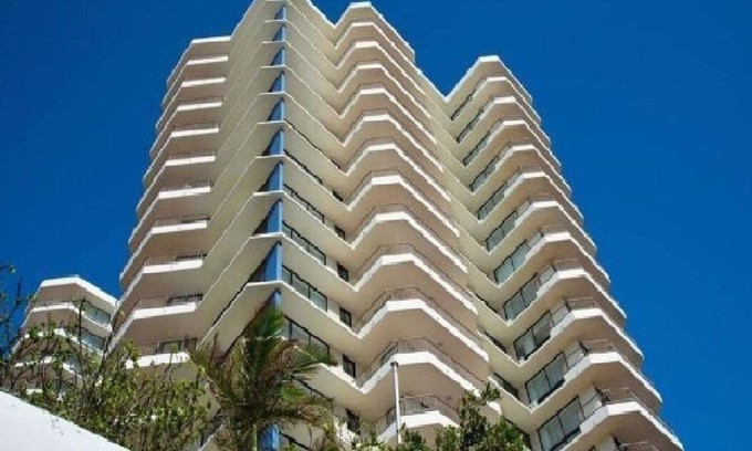 Coolangatta Resort | Experience Beachfront Bliss at Coolangatta's Top Apartment