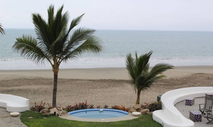 Punta Blanca House | Idyllic Beach House with Spa & Ocean Views in Punta Blanca