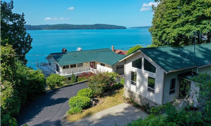 Seabeck House | Idyllic Beach House with Ocean View and Hot Tub Retreat