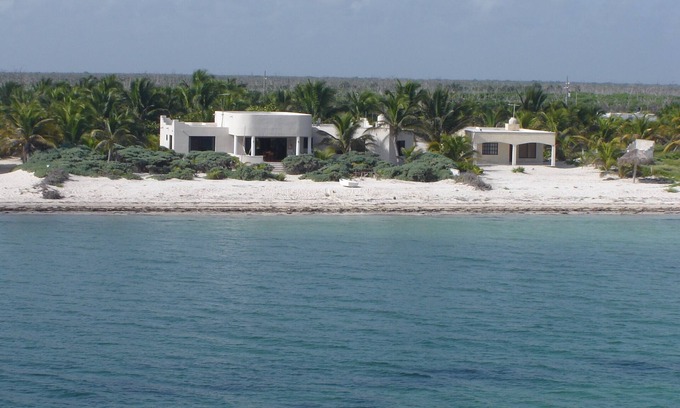 Telchac Puerto House | Beautiful Beachfront House with Ocean View & Pool Access