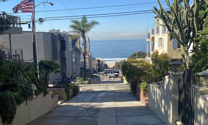 Gas Lamp Section Apartment | Cozy Beach Home Steps from the Ocean with Great Amenities