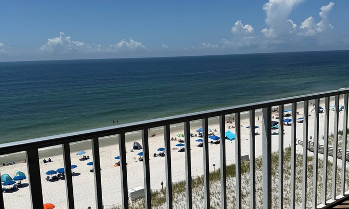 Gulf Shores Condo | Beautiful Beachfront Condo 2 bedroom 2 bath sleeps 8 - Gulf Shores, AL