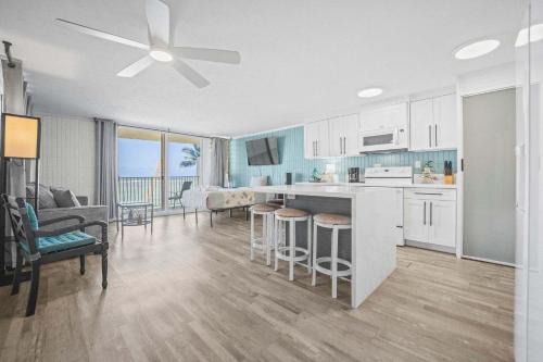 Punaluu House | Inviting Beachfront Condo with Pool and Ocean Views