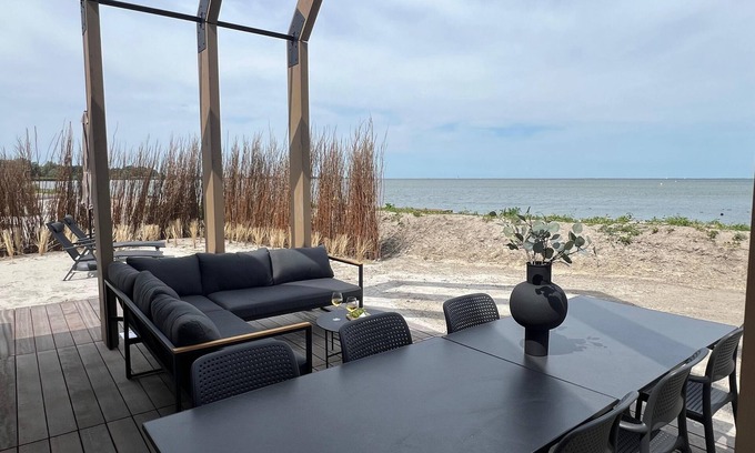 Enkhuizen House | Beautiful BeachHouse on Enkhuizer beach with sea view and comfort