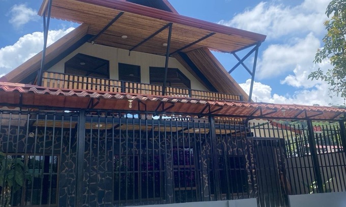 Rivas House | Spacious Chalet Retreat in Beautiful Riveras de Perez Zeledon