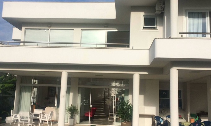 Jurere House | Inviting Home in Amoraeville, Jurere Internacional Awaits