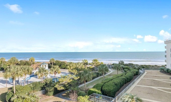Litchfield by the Sea Hotel | Coastal Bridgewater Oceanfront 2 Bedroom Suite with Pool
