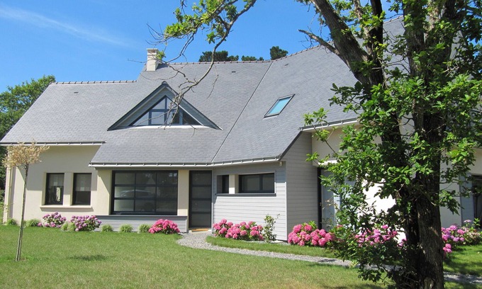 Piriac-sur-Mer House | Bright Vacation Home with Pool, Steps from the Beach