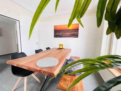 St. Gallen Apartment | Bright Apartment with Balcony & Hot Tub - Guest Rated 8/10