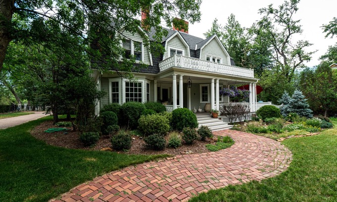 Broadmoor House | Elegant Broadmoor Estate in the Heart of the Neighborhood