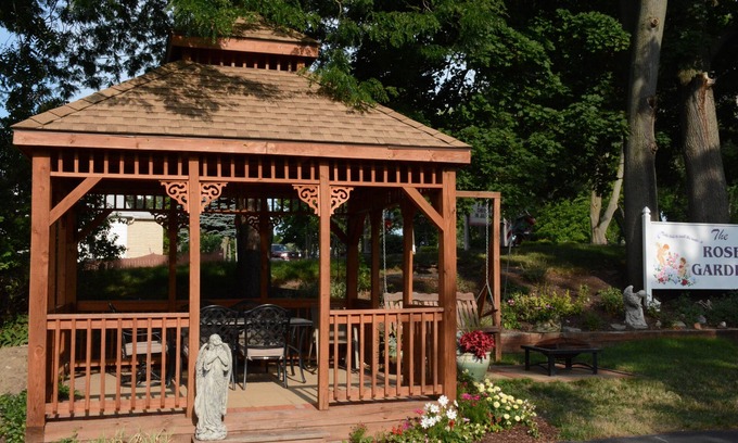 Lackawanna Apartment | Highly Rated Buffalo/Niagara Apartment with Kitchen & Breakfast