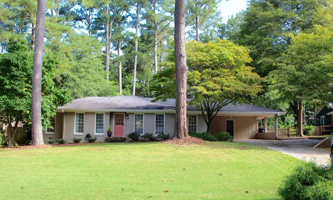Roswell House | Charming Bungalow in Historic Roswell - Pet Friendly Stay