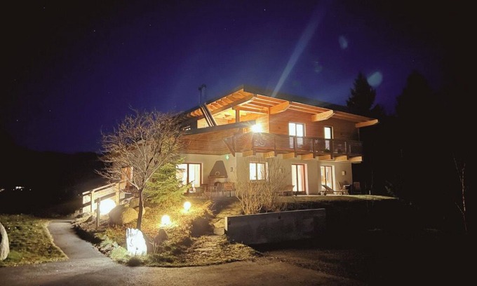 Reith bei Kitzbuehel Ski Chalet | Idyllic Chalet with Ocean View, Pool & Spa Amenities