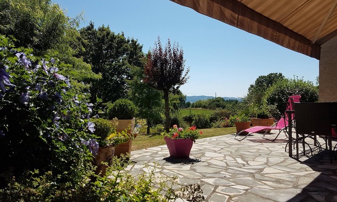 Latouille-Lentillac House | Experience Countryside Bliss: Ideal for Cycling and Walking