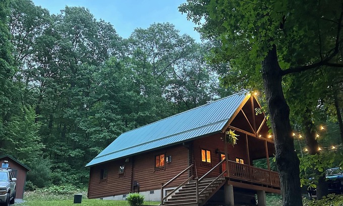 Robertsdale Cabin | Cozy Cabin Retreat in the Woods - Pet & Child Friendly