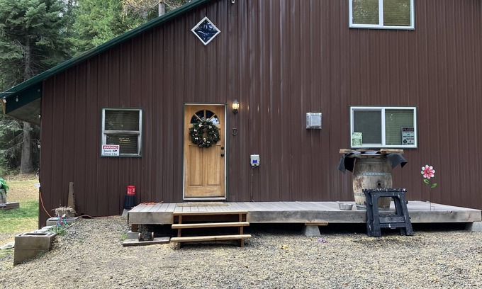 Weston Cabin | Cozy Cabin Retreat in Blue Mountains - Pet Friendly & Extras