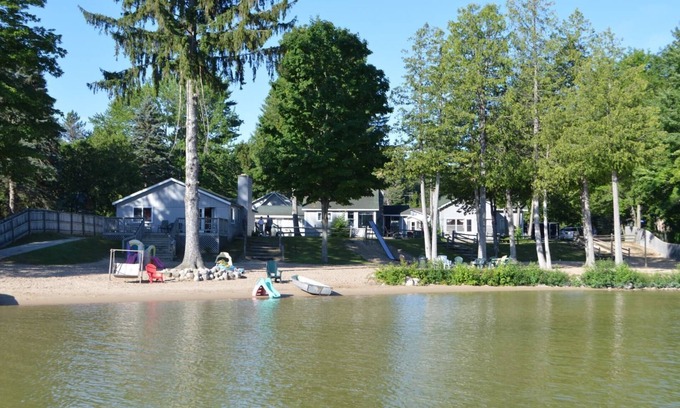 Bellaire Cabin | Cozy Beachfront Cabin in Northern Michigan - Guest Rated 9.6