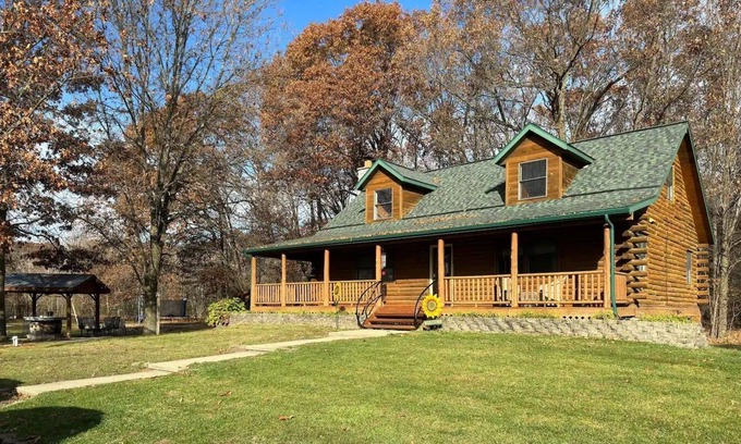 Shelbyville Cabin | Idyllic Cabin Retreat on 20 Acres with Ocean Views