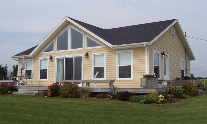 Queens County Cottage | Beautiful Canada Select 4 star ocean front air conditioned beach house