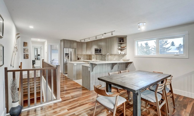 Teepee Town House | Scenic Canmore Retreat with Kitchen & Walk to Downtown