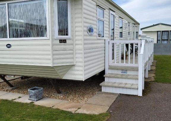Ingoldmells Apartment | Pet-Friendly Caravan with Outstanding 9.9/10 Guest Rating