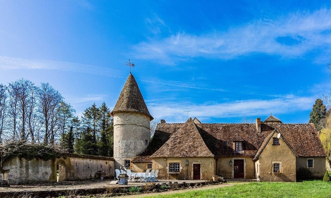Le Veurdre Other | Beautiful Castle in Le Veurdre with Private Pool