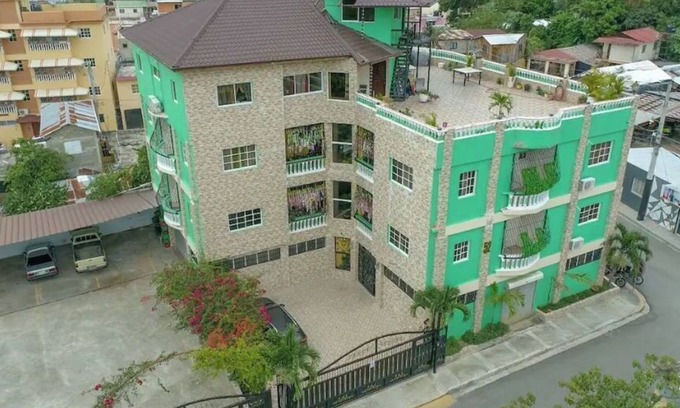 Jarabacoa Apartment | Ideal 3 Bedroom Apartment with Pool and Lake Views