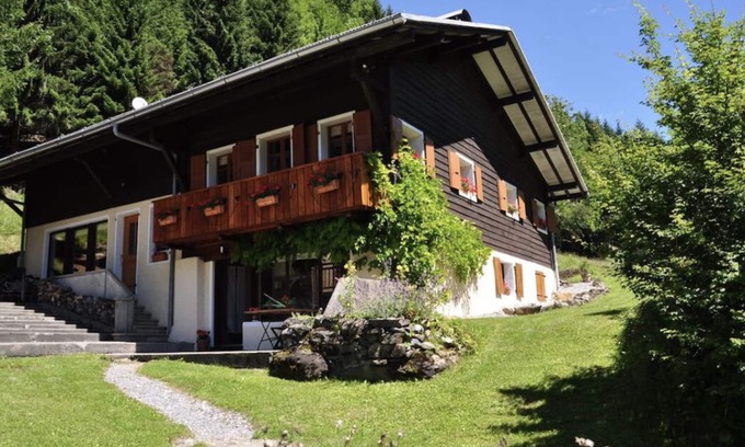 Sixt-Fer-a-Cheval Ski Chalet | Beautiful chalet with large garden in centre of stunning Sixt fer Cheval