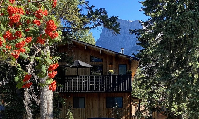 Banff House | Prime Chalet in Banff with Pool, Spa & Perfect Location