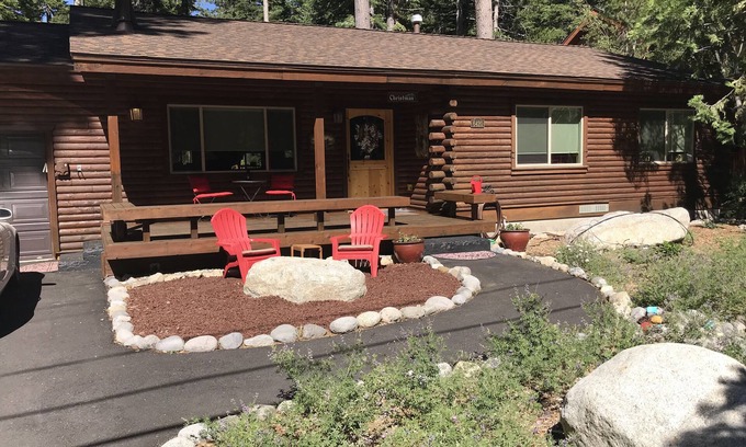 Chamberlands House | Escape to Chambers Landing Cabin with Private Pool & Breakfast