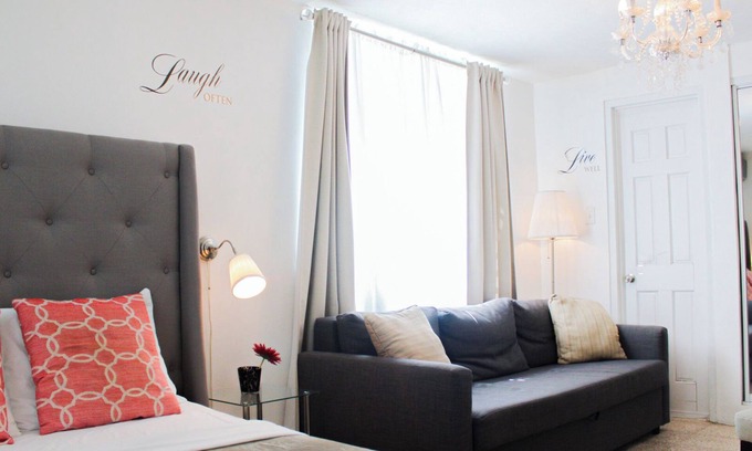 Ponce Centro Apartment | Inviting Studio with Balcony, Kitchen & Spa Amenities