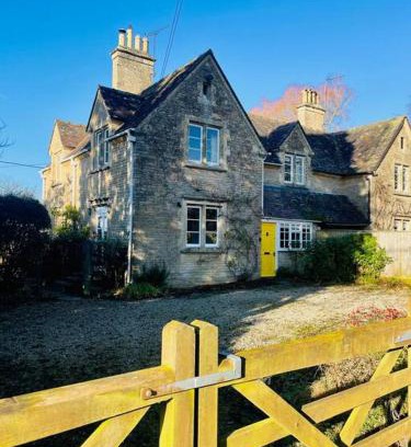 Chipping Norton House | Charming Country Cottage with Family and Pet-Friendly Perks