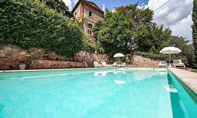 Sinalunga Apartment | Enchanting Apartment with Private Garden and Pool Access